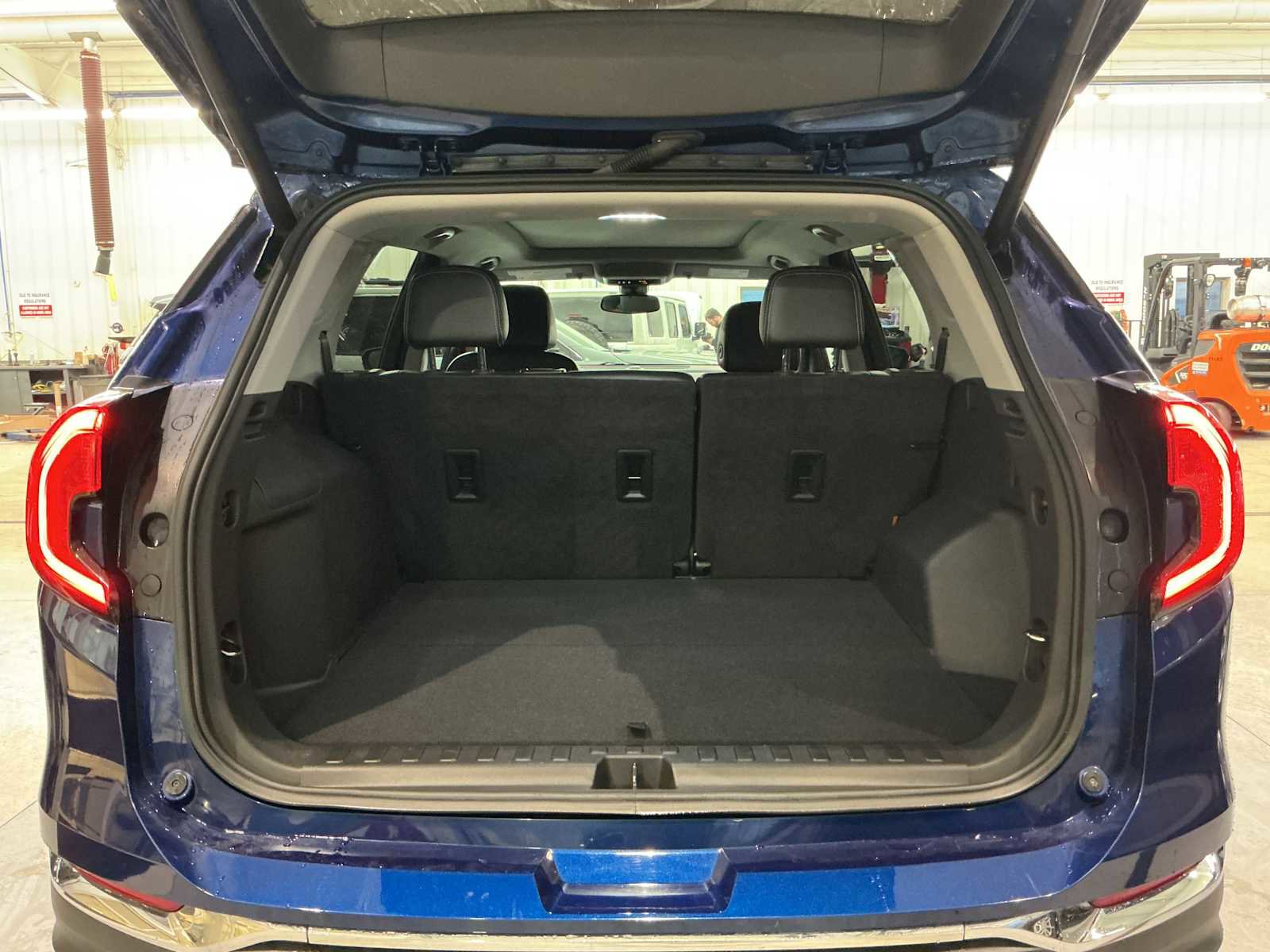 Used 2022 GMC Terrain SLT image 31