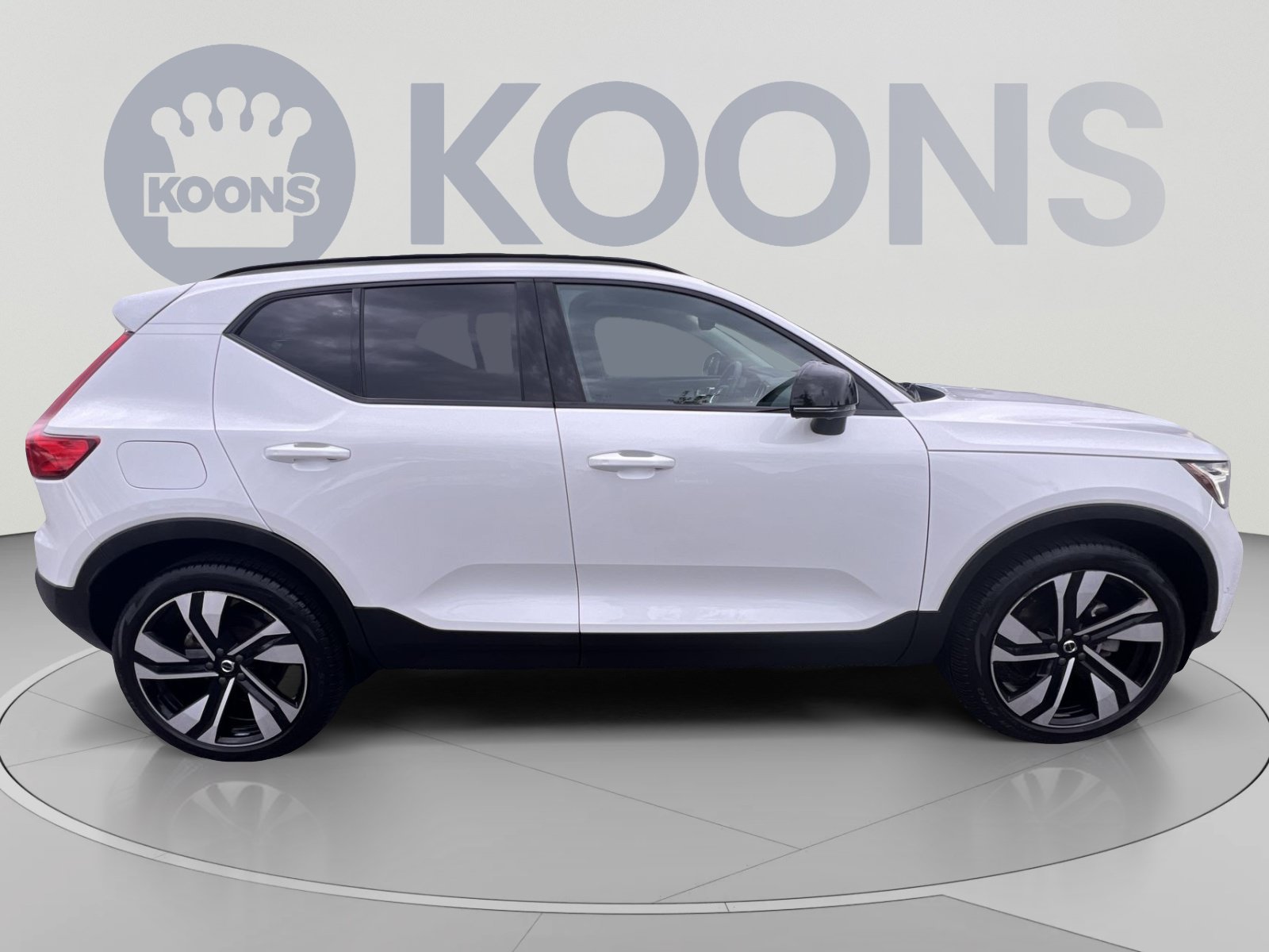 Certified 2024 Volvo XC40 B5 Plus w/ Climate Package AWD/4WD image 8