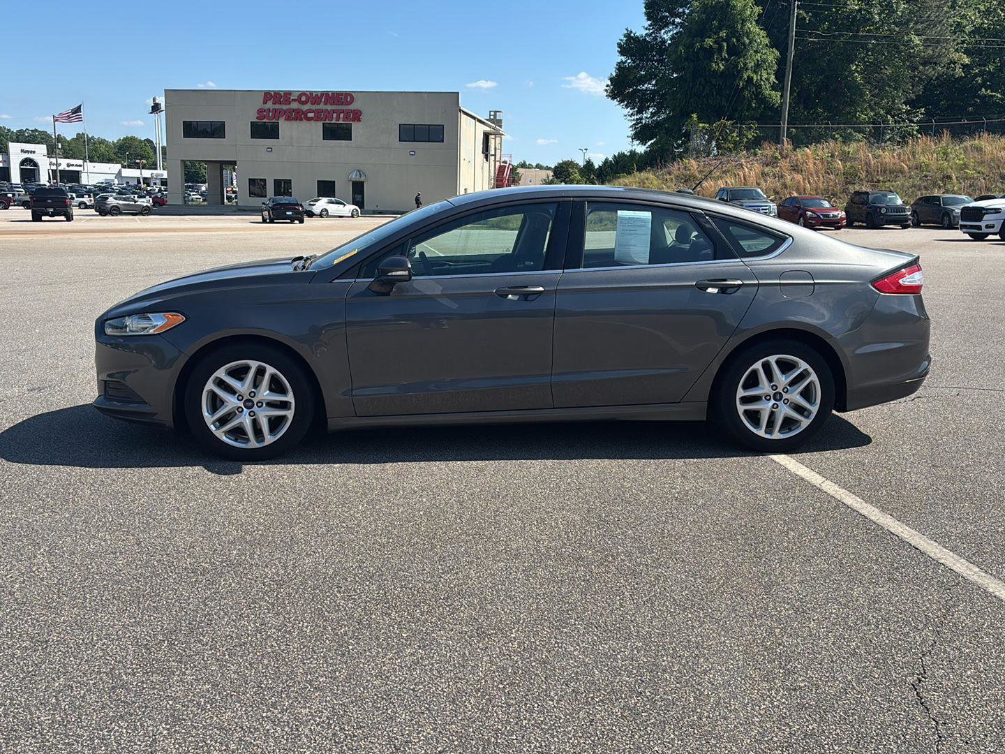Used 2016 Ford Fusion SE FWD image 5