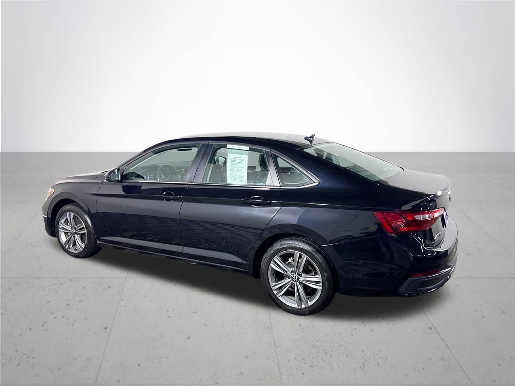Used 2024 Volkswagen Jetta SE FWD image 8