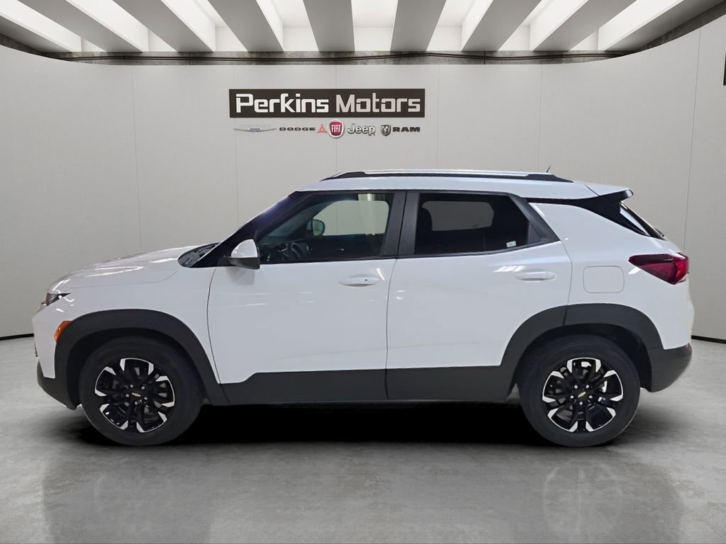 Used 2023 Chevrolet TrailBlazer LT w/ Convenience Package FWD image 2
