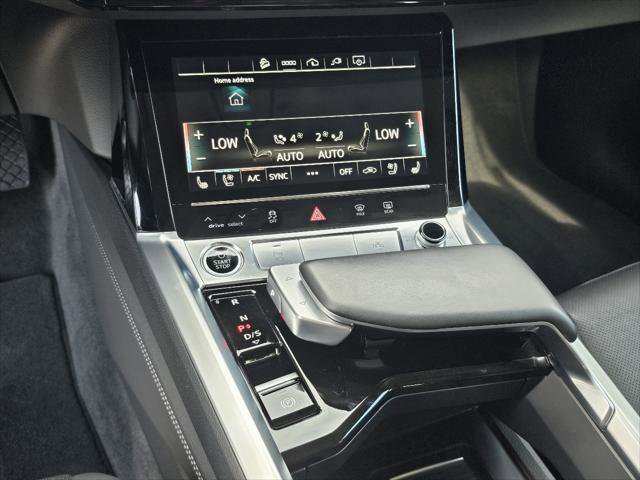 Certified 2024 Audi Q8 e-tron Premium Plus w/ Premium Plus Package AWD/4WD image 11