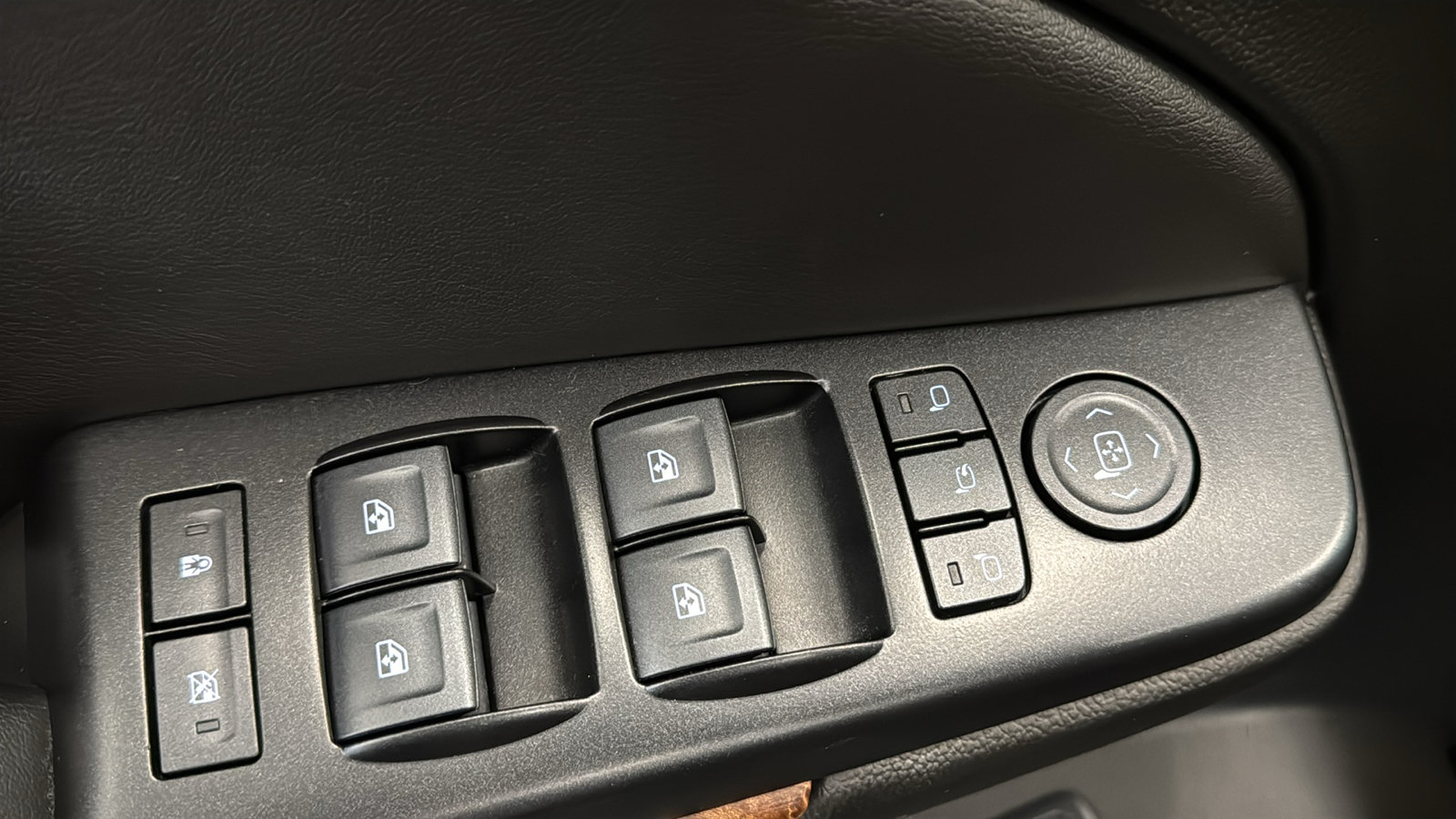 Used 2020 Chevrolet Tahoe Premier w/ Premier Plus Edition AWD/4WD image 23