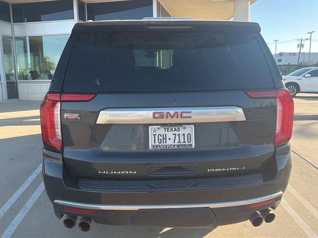 Used 2021 GMC Yukon XL Denali w/ Denali Premium Package image 3