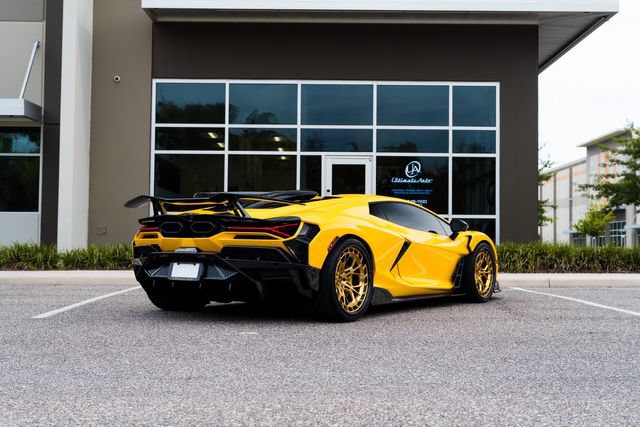 Used 2025 Lamborghini Revuelto AWD/4WD image 3