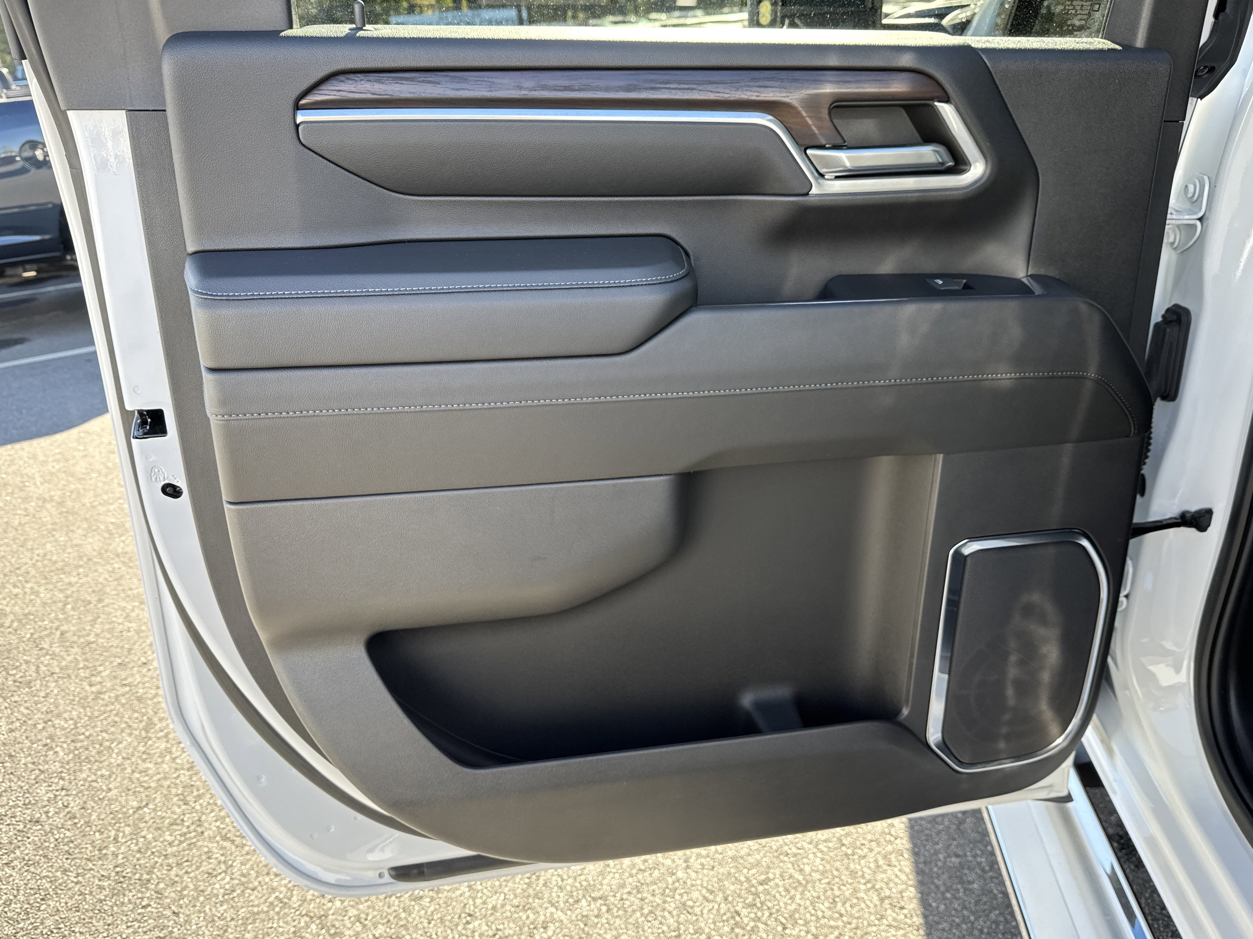 Used 2024 GMC Sierra 2500 SLT w/ SLT Convenience Package image 26