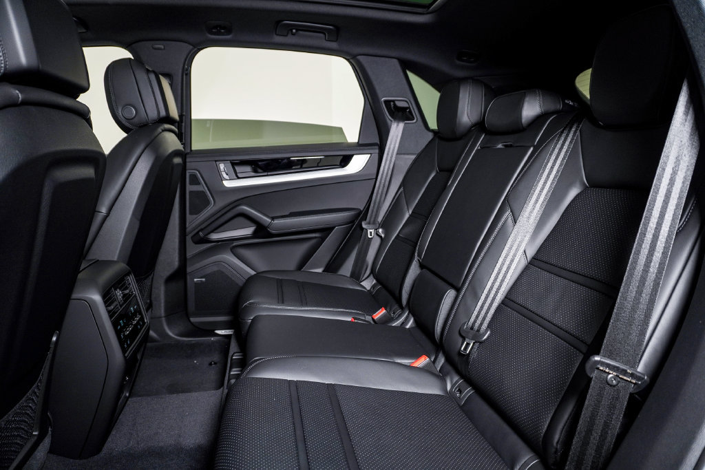 New 2026 Porsche Cayenne S AWD/4WD image 17