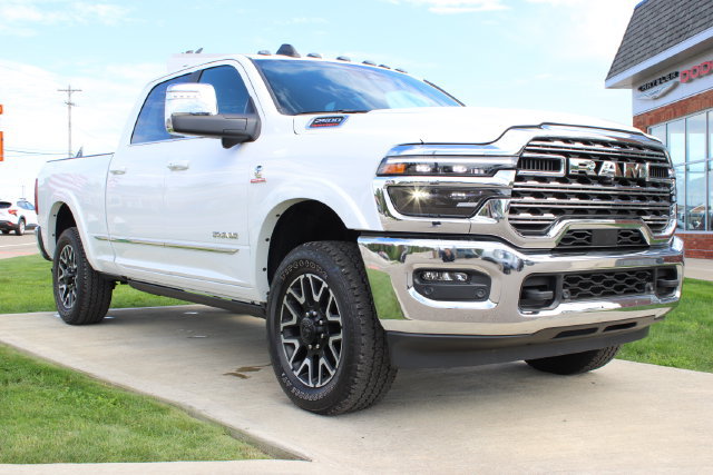 Used 2025 RAM 2500 Limited AWD/4WD image 3