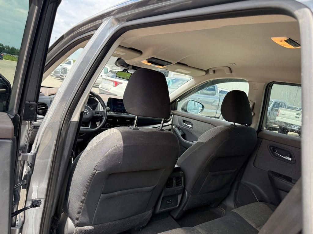 Used 2022 Nissan Rogue SV FWD image 8