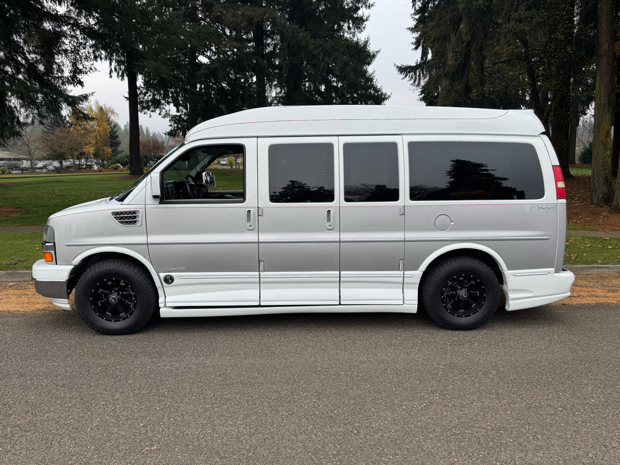 Used 2008 Chevrolet Express 1500 AWD w/ Preferred Equipment Group image 2