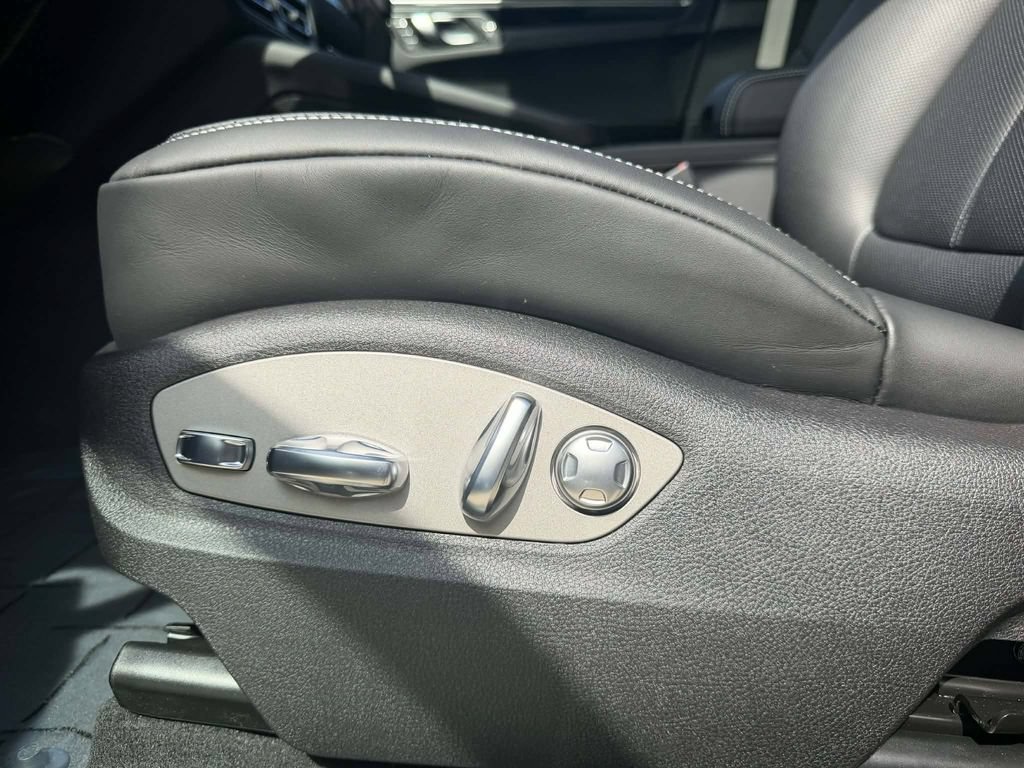 New 2026 Porsche Macan AWD/4WD image 27