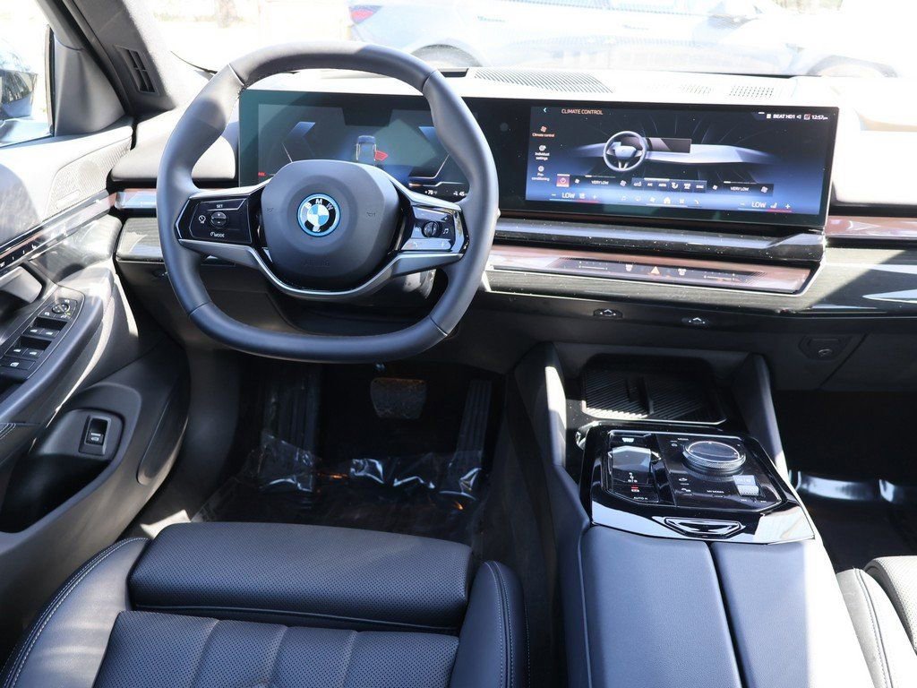 Used 2025 BMW i5 xDrive40 w/ Premium Package AWD/4WD image 42