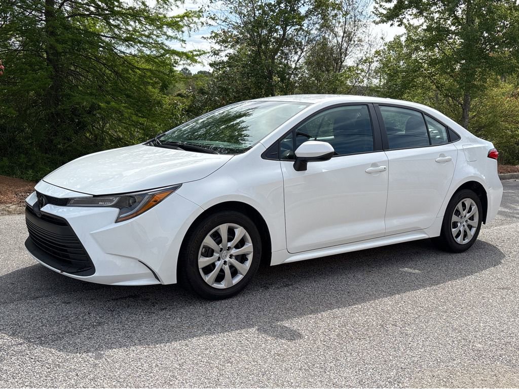 Used 2024 Toyota Corolla LE FWD image 1