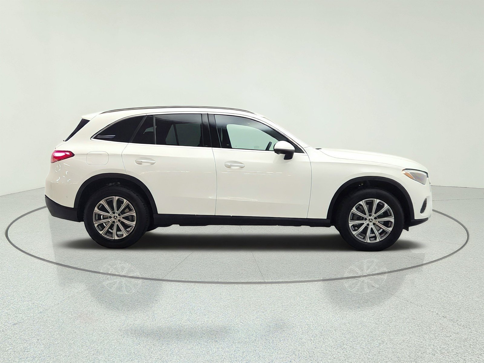Used 2023 Mercedes-Benz GLC 300 4MATIC image 4