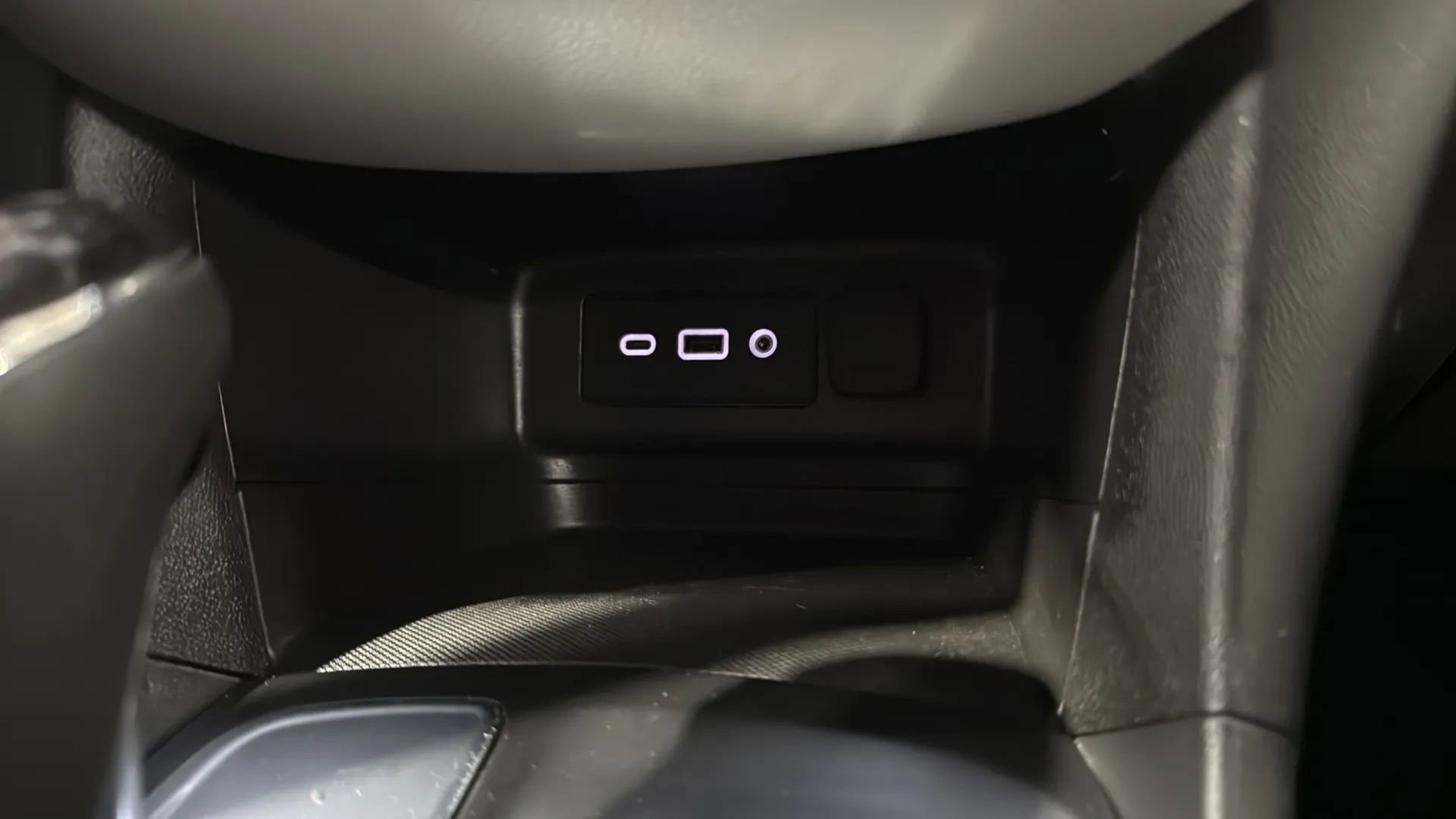 Used 2020 Chevrolet Equinox LS image 19