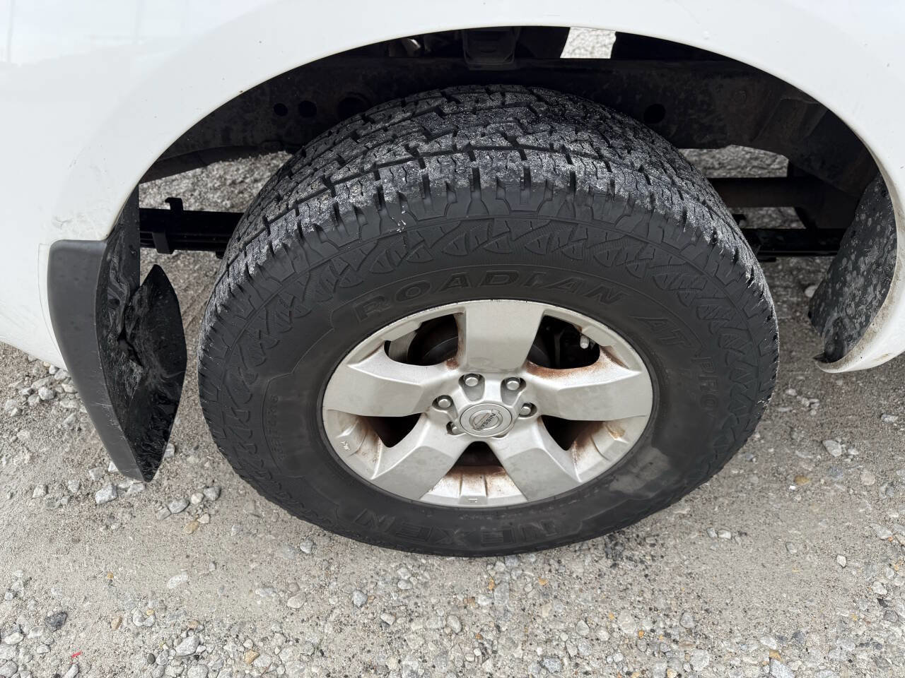 Used 2012 Nissan Frontier SV image 12