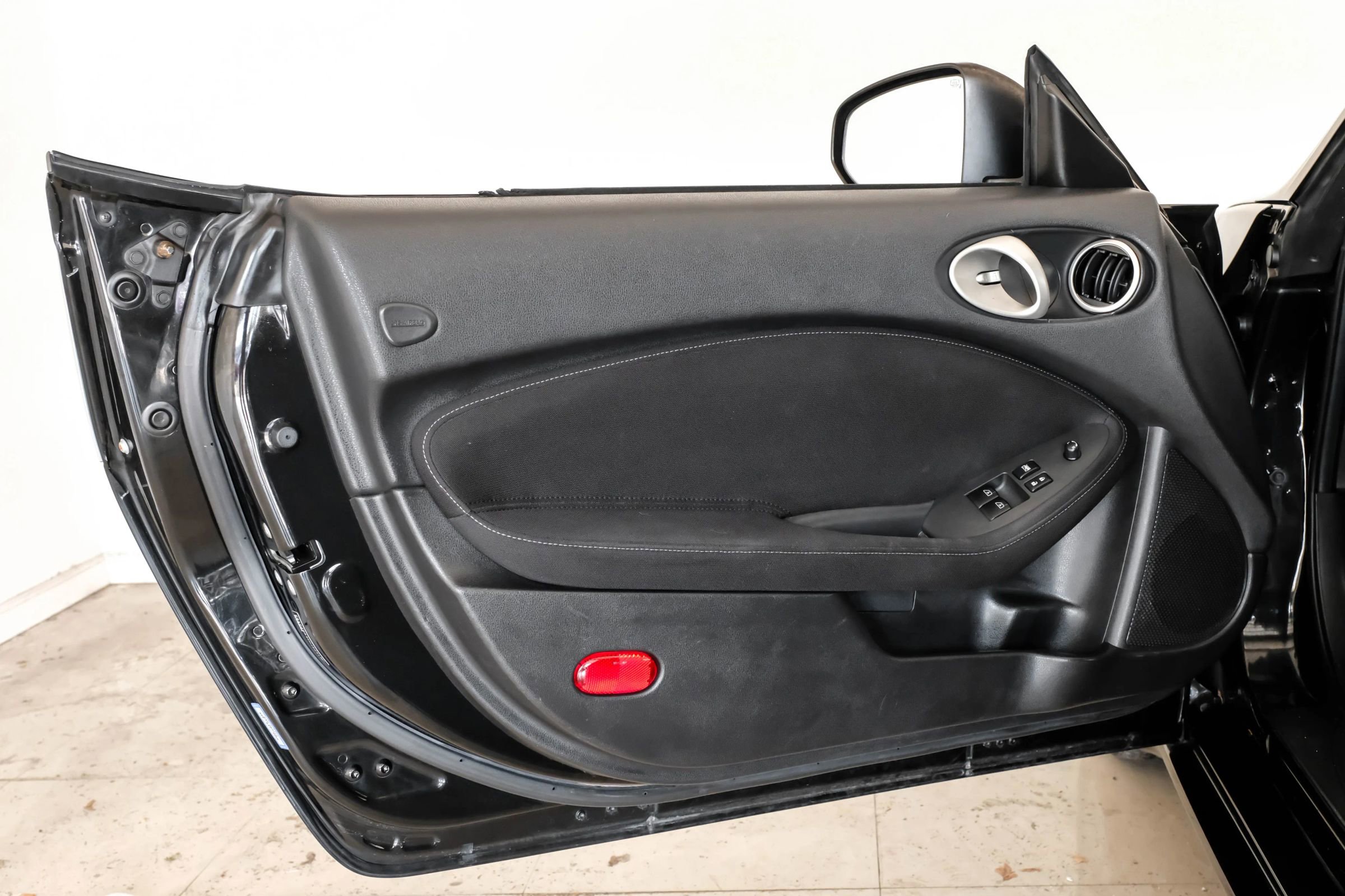 Used 2014 Nissan 370Z Roadster image 32