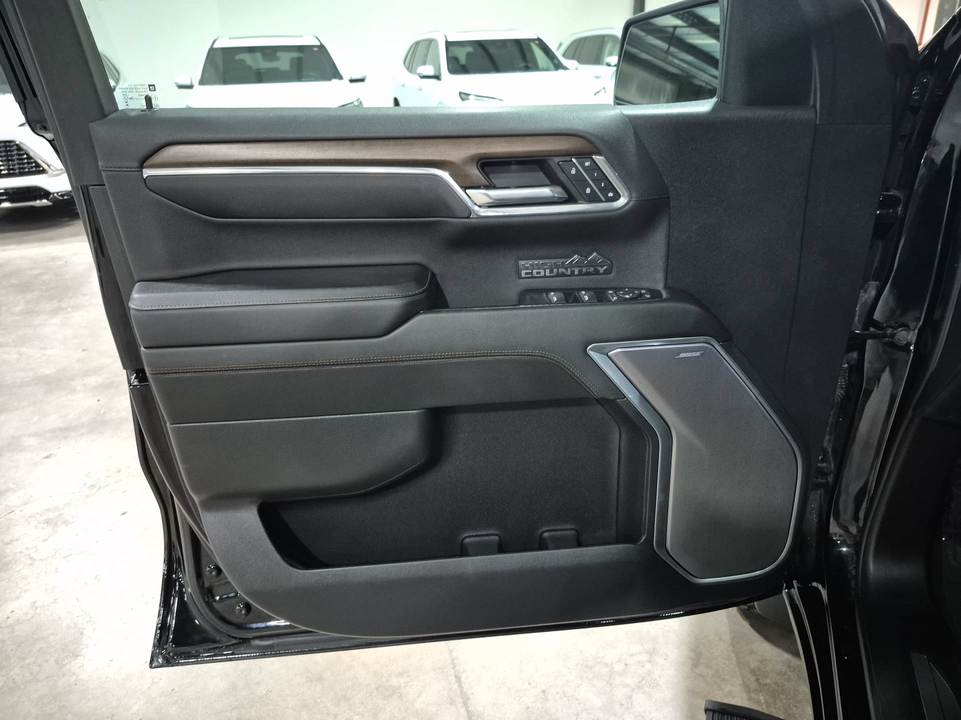 Used 2024 Chevrolet Silverado 1500 High Country w/ High Country Premium Package AWD/4WD image 24