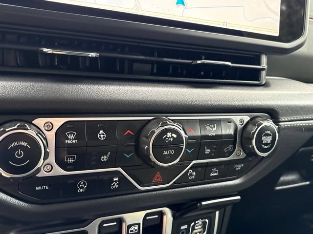 Used 2025 Jeep Gladiator Mojave AWD/4WD image 15