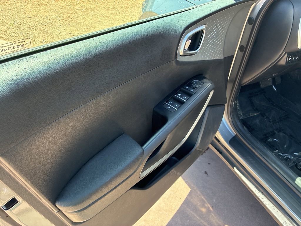 Used 2025 Kia Soul LX FWD image 20