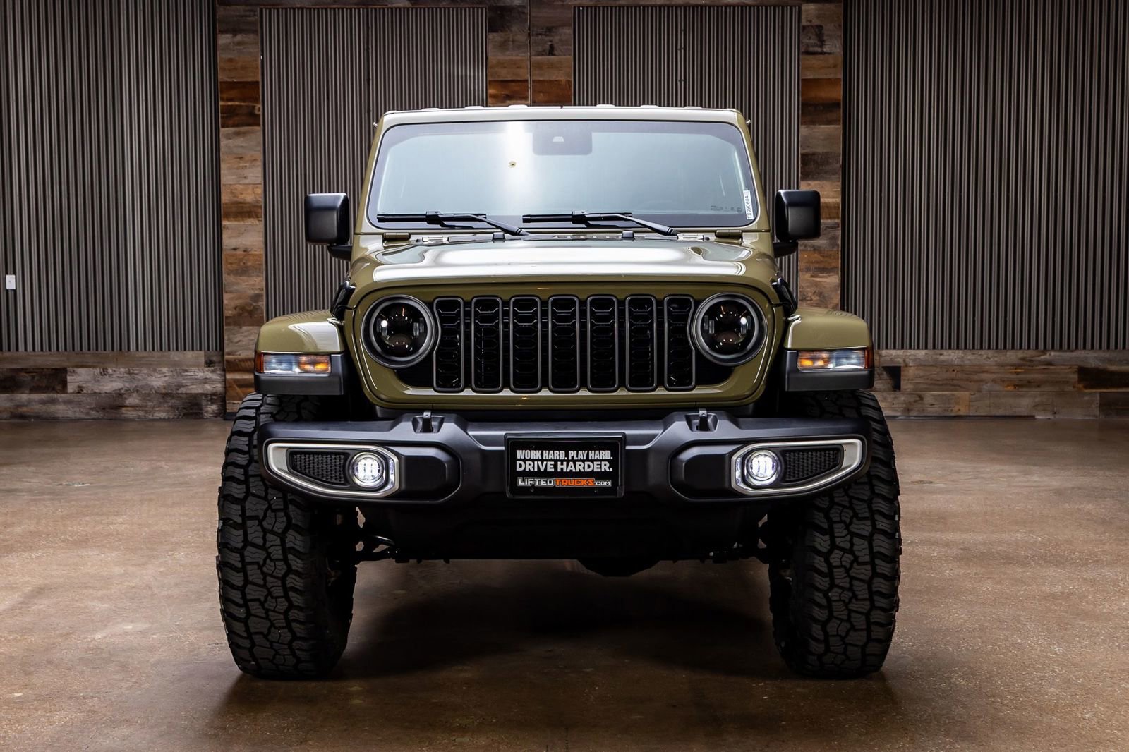 Used 2025 Jeep Gladiator Sport AWD/4WD image 2