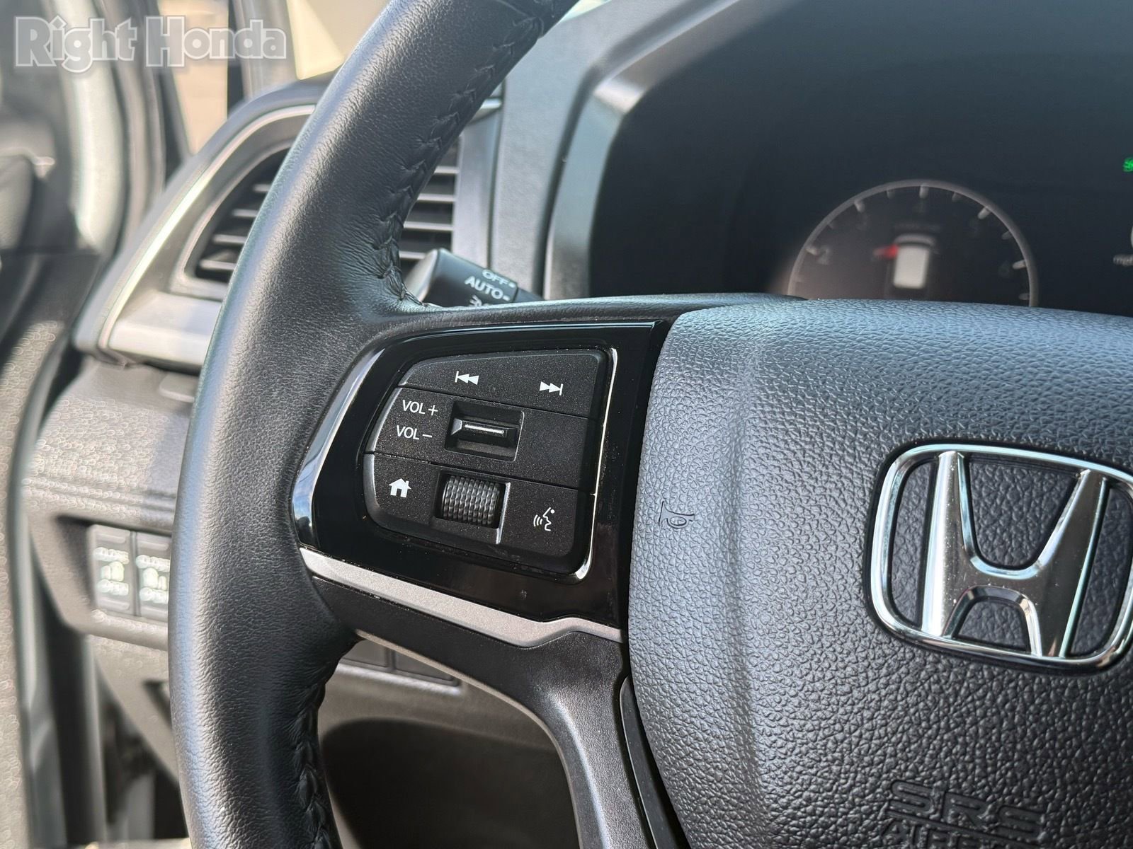 Certified 2025 Honda Odyssey EX-L image 17