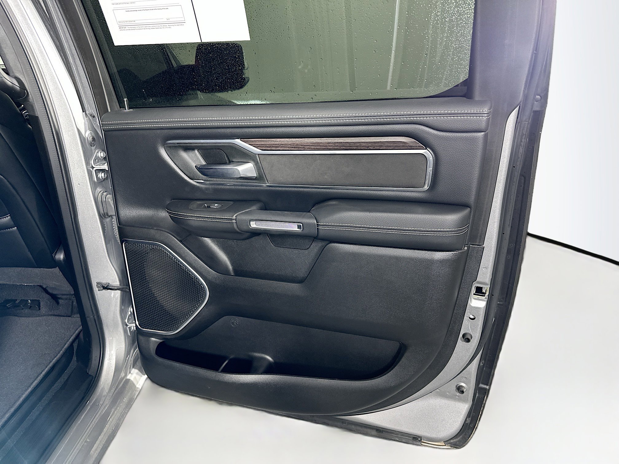 Used 2025 RAM 1500 Laramie image 29