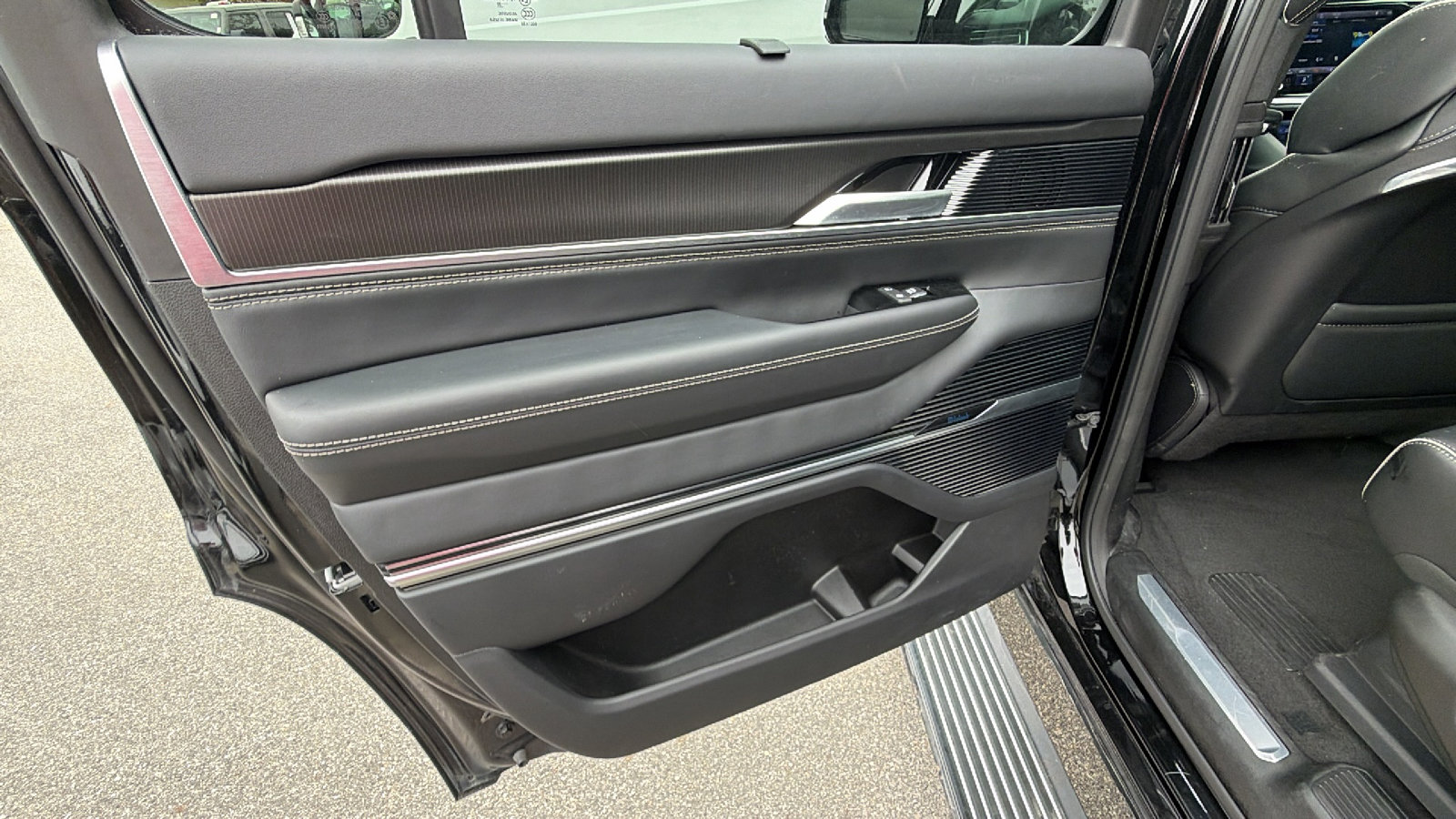 Used 2025 Jeep Grand Wagoneer Series II Obsidian w/ Quick Order Packagew 28T AWD/4WD image 24