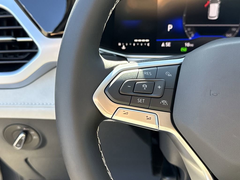 New 2025 Volkswagen Taos SE image 27