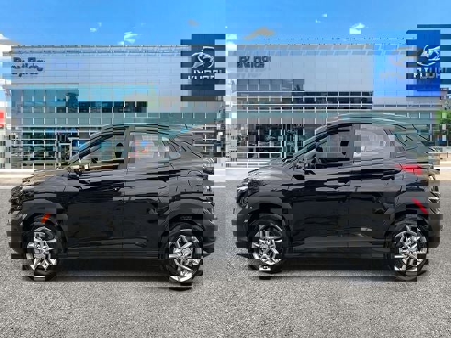 Used 2023 Hyundai Kona SE image 7