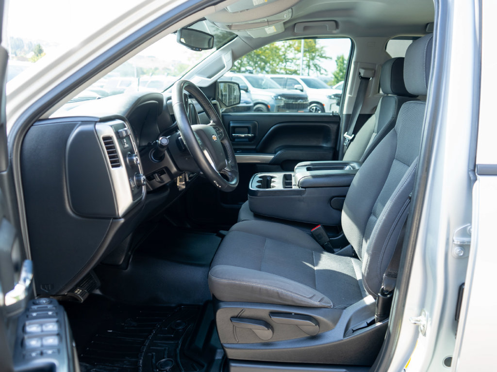 Used 2018 Chevrolet Silverado 1500 LT w/ Trailering Package AWD/4WD image 11