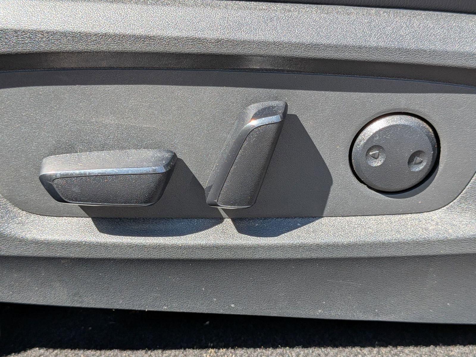 Used 2024 Nissan Pathfinder SL AWD/4WD image 16