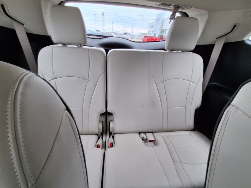 Used 2023 Buick Enclave Essence AWD/4WD image 17