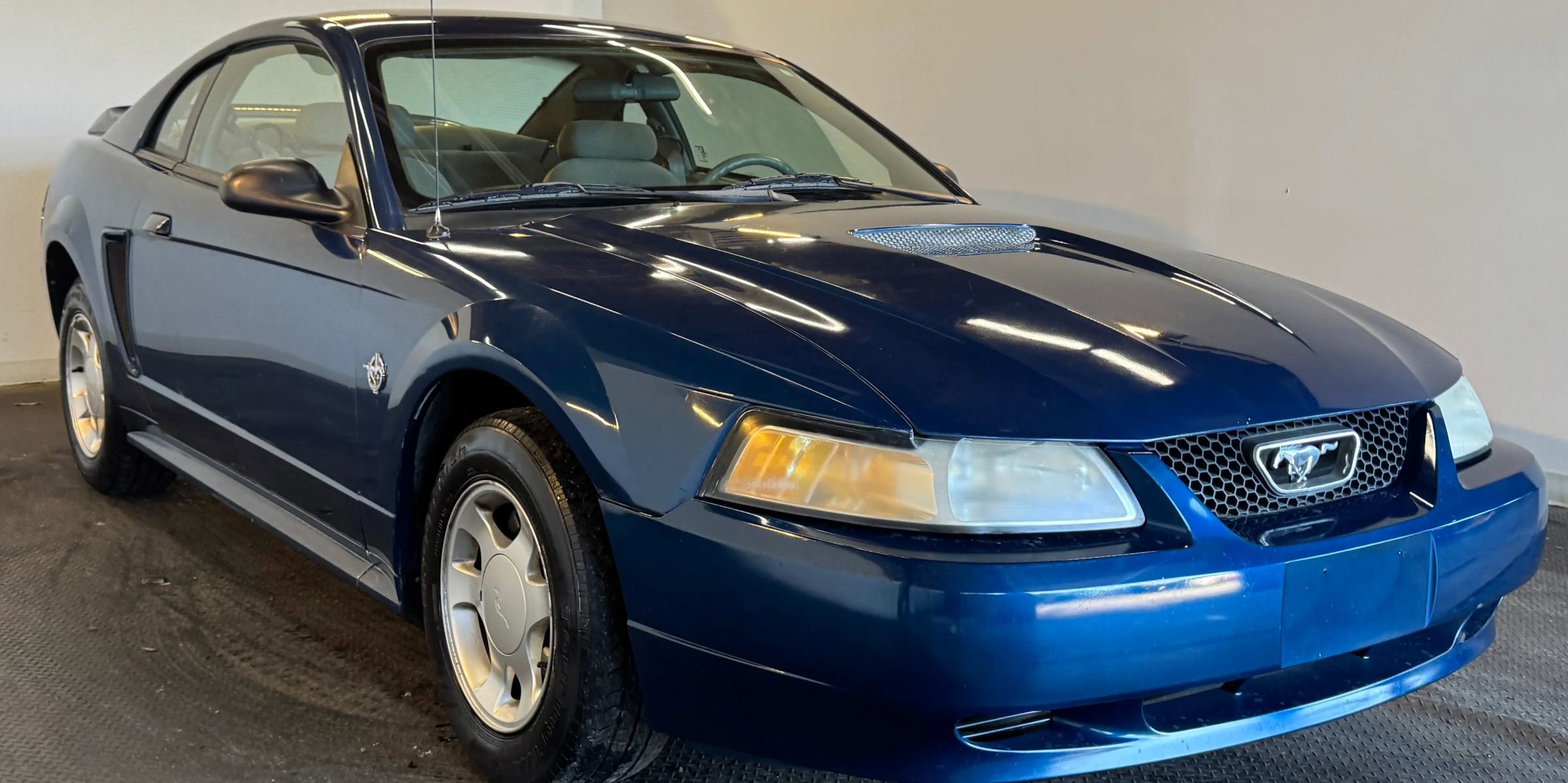 Used 1999 Ford Mustang Coupe image 4
