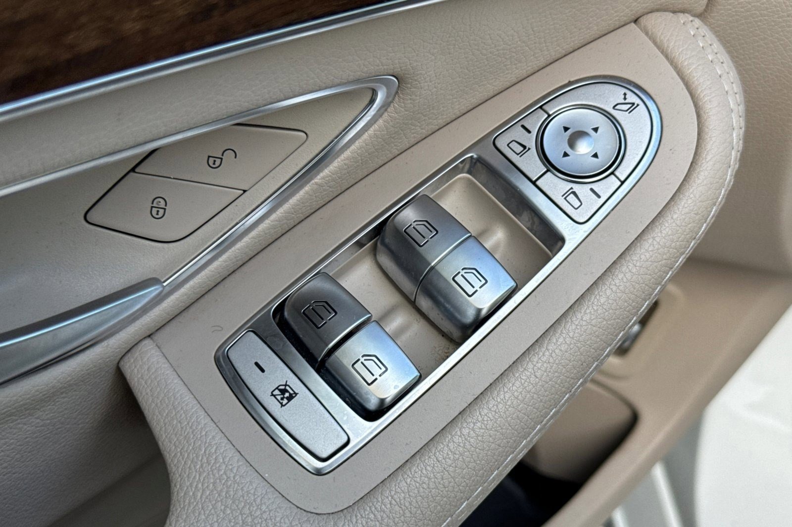 Used 2019 Mercedes-Benz C 300 Sedan image 12
