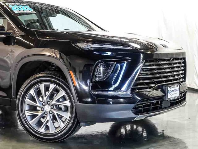 Used 2025 Buick Enclave Preferred AWD/4WD image 3