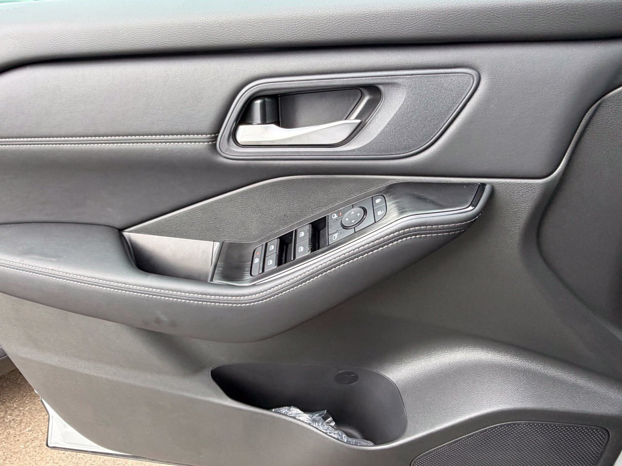 New 2026 Nissan Rogue Dark Armor FWD image 18