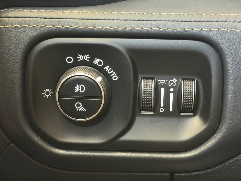 Used 2019 RAM 1500 Limited AWD/4WD image 25