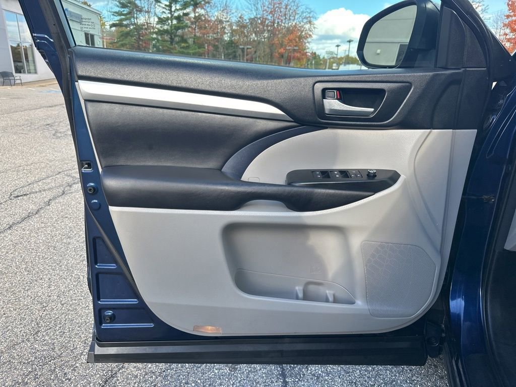 Used 2016 Toyota Highlander XLE image 10