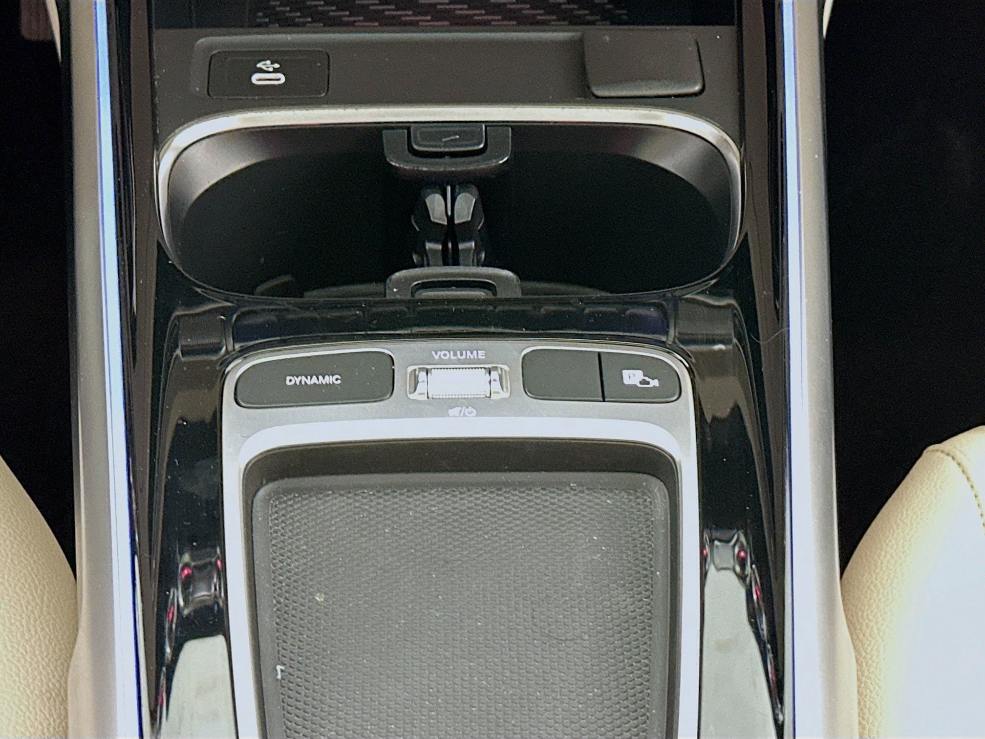 Used 2024 Mercedes-Benz GLB 250 4MATIC w/ Driver Assistance Package image 14