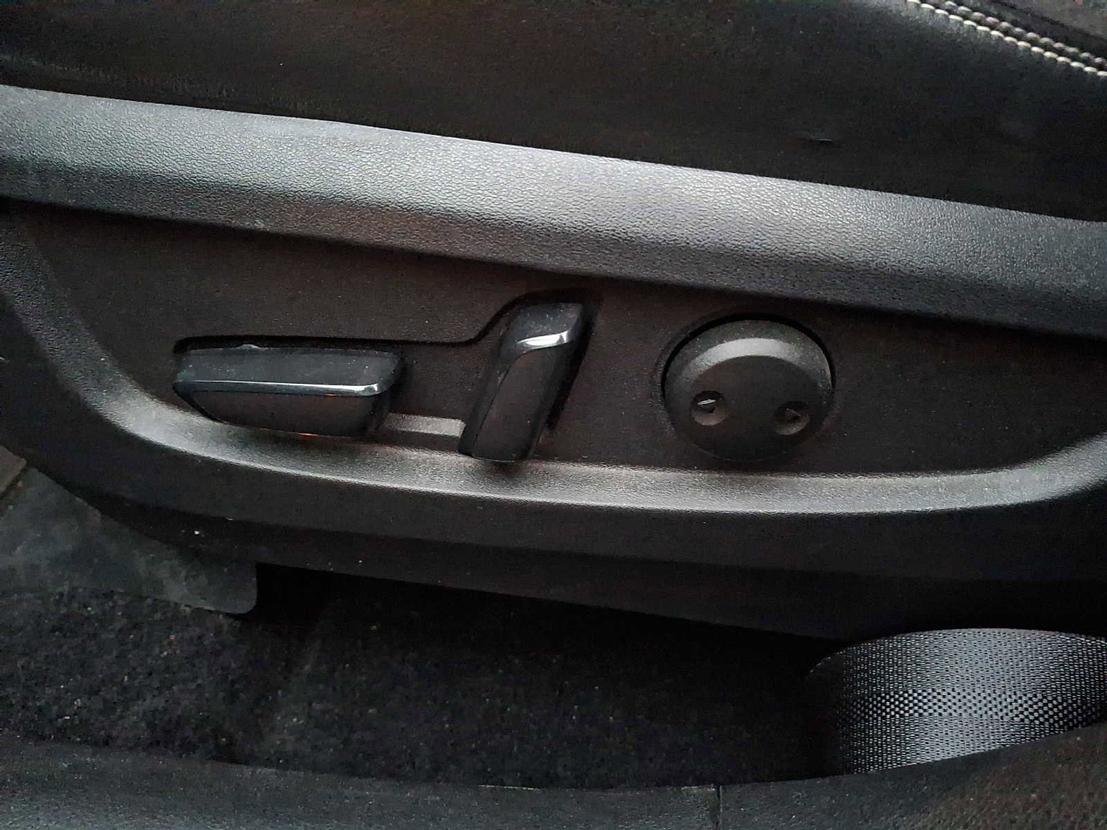 Used 2019 INFINITI QX50 Essential w/ Sensory Package image 11