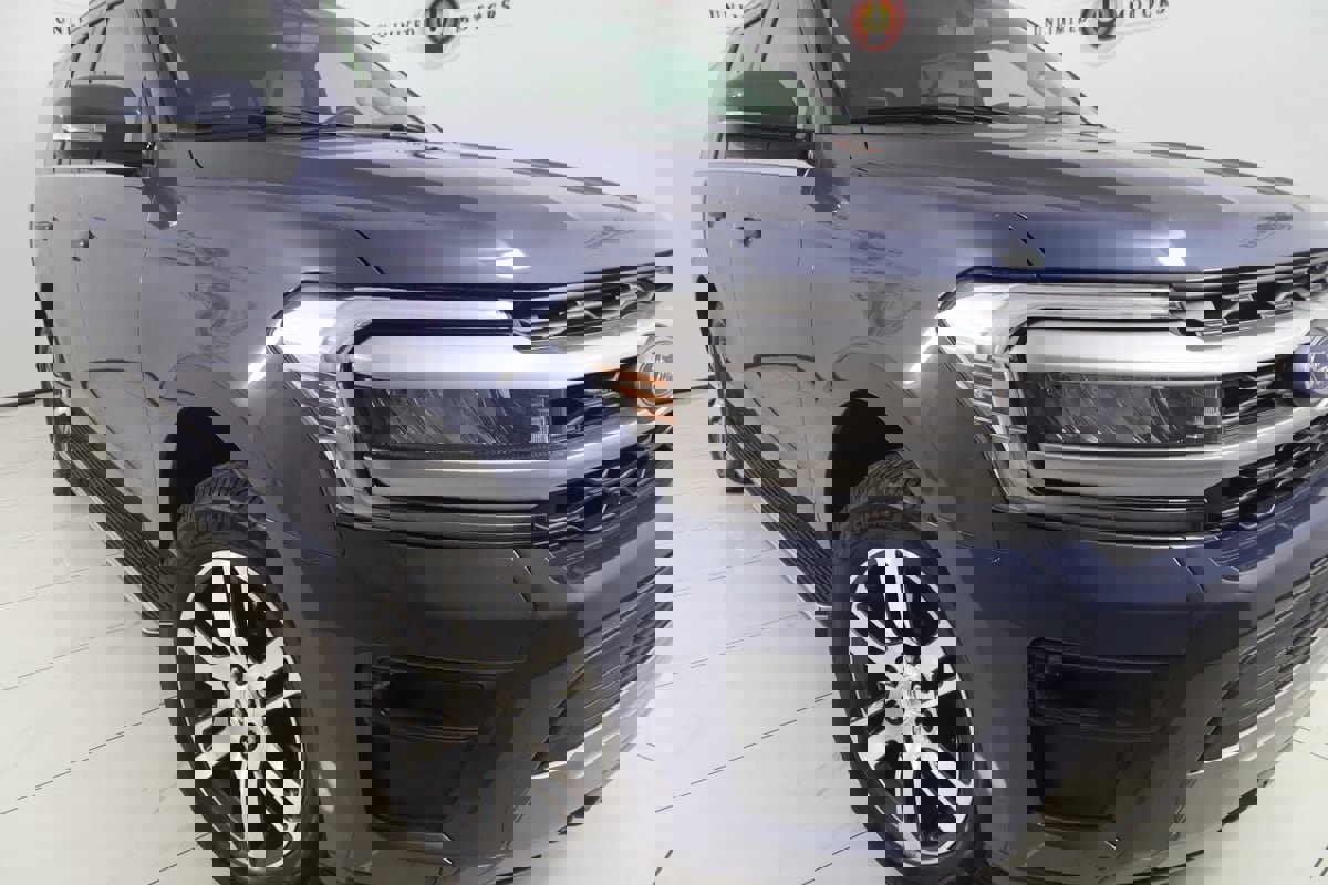 Used 2022 Ford Expedition XLT image 17