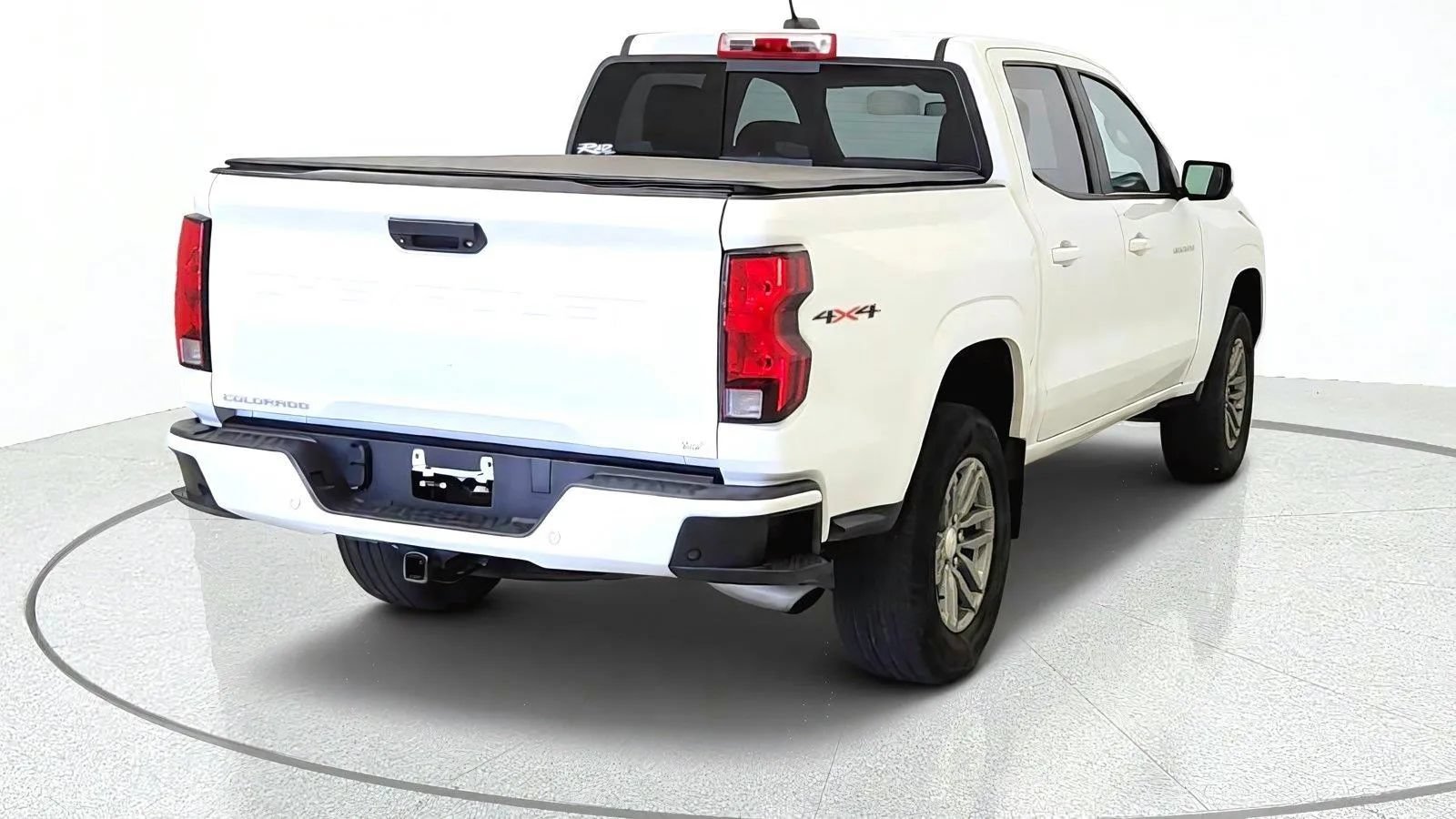 Used 2023 Chevrolet Colorado LT w/ LT Convenience Package AWD/4WD image 8