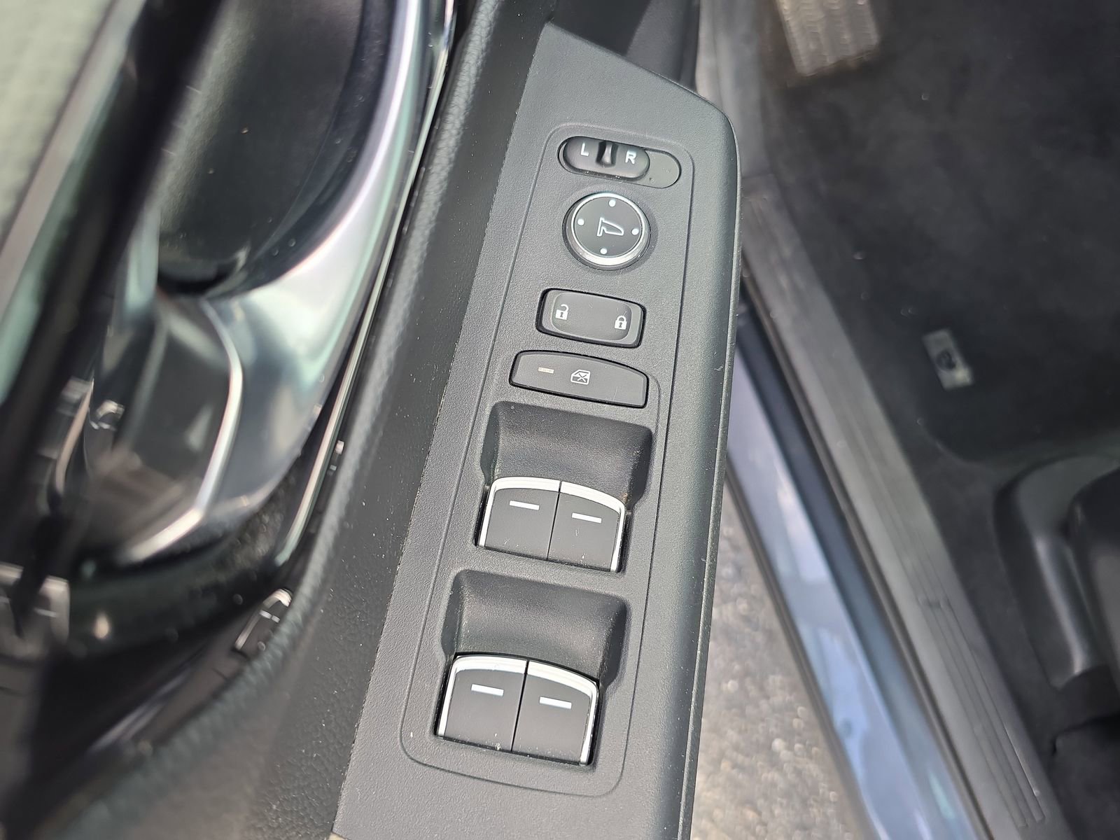 Used 2025 Honda CR-V EX-L image 14