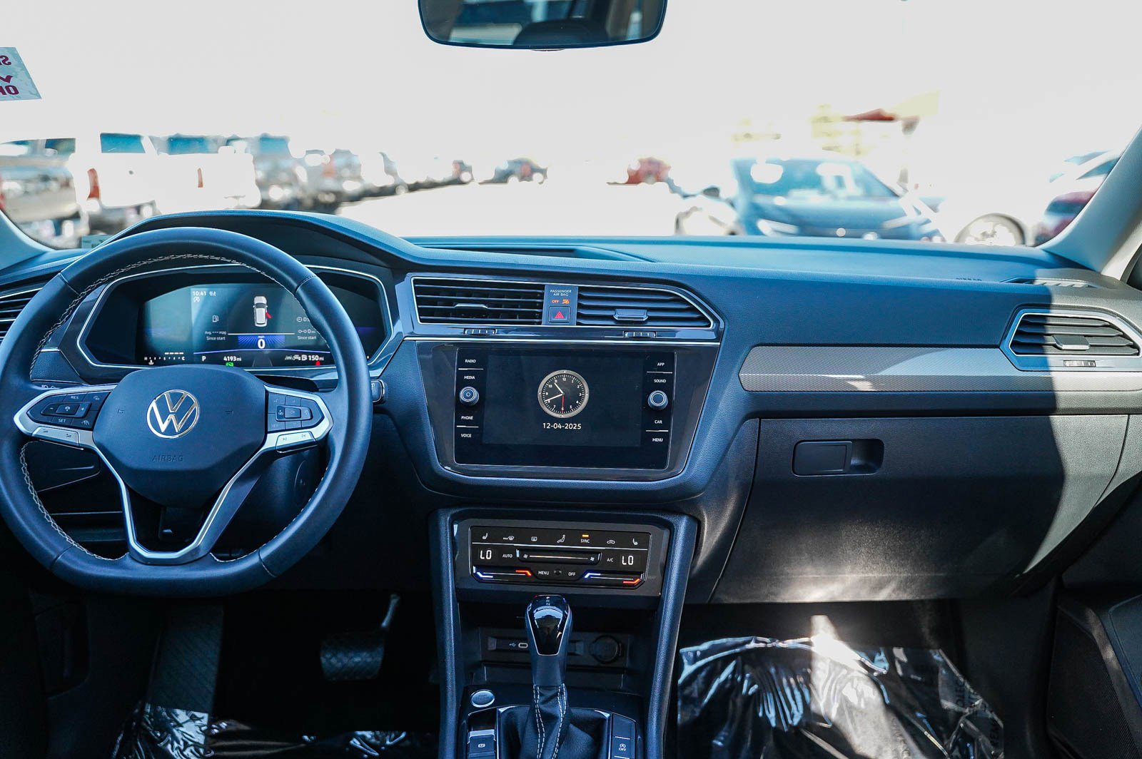 Used 2024 Volkswagen Tiguan SE image 13