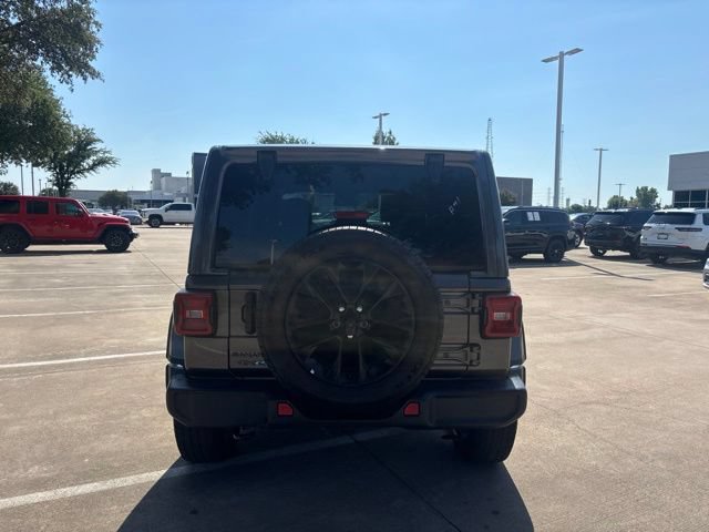 Used 2025 Jeep Wrangler Unlimited Sahara AWD/4WD image 6
