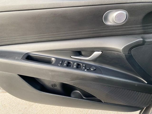 Used 2023 Hyundai Elantra SEL image 13