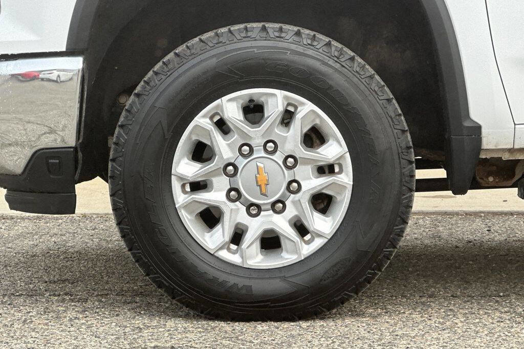Used 2024 Chevrolet Silverado 2500 LT image 24