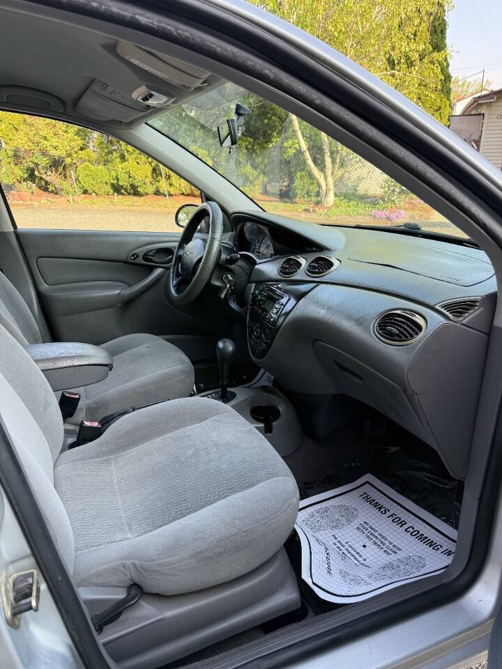 Used 2001 Ford Focus SE FWD image 16