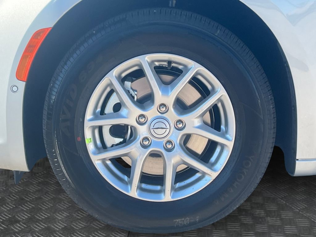 New 2026 Chrysler Pacifica Select image 23